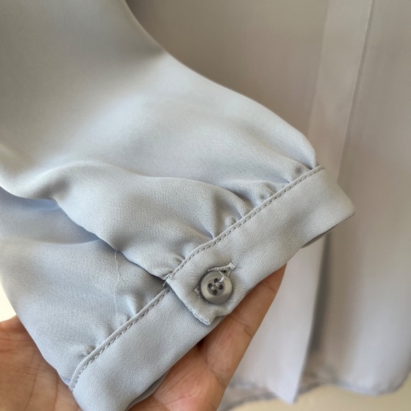 Laundry by Shelli Segal Gray Shirt V Neck Blouse Top Lightweight Size M - Picture 5 of 10